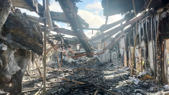 Dans la nuit de mardi à mercredi, un incendie survenu vers 1 h du matin a entièrement détruit une salle de prière à Jargeau, en France, le 26 février 2025.