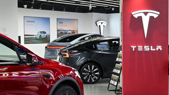 Les tensions autour de Tesla ne se limitent pas aux considérations idéologiques. Certains propriétaires se disent victimes de harcèlement sur la route en raison de leur véhicule.