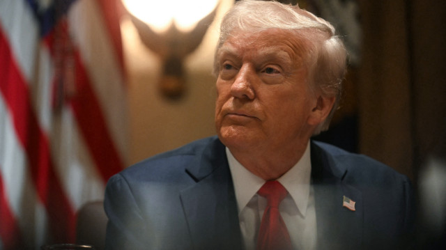 Le président américain Donald Trump s'exprime lors d'une réunion du cabinet à la Maison Blanche à Washington, DC, le 26 février 2025.