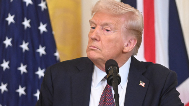 Le président américain Donald Trump s'exprime lors d'une conférence de presse avec le Premier ministre britannique Keir Starmer dans la salle Est de la Maison Blanche à Washington, DC, le 27 février 2025.