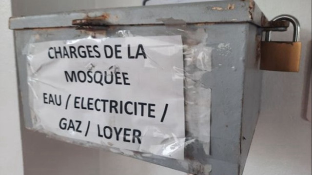Boîte à aumône de la mosquée de Maurepas, vandalisée le 27 février 2025.