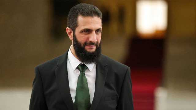 Le président de transition syrien, Ahmed al-Sharaa, au palais présidentiel de Damas, le 16 janvier 2025.