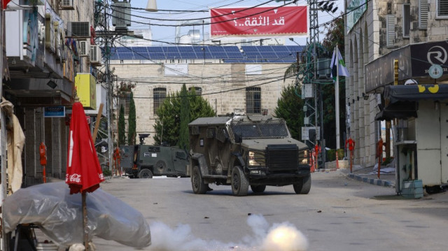 Les forces israéliennes mènent une raid à Tulkarem dans la Palestine occupée par Israël, le 28 janvier 2025.