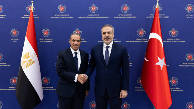 Le ministre des Affaires étrangères Hakan Fidan (à droite) a rencontré son homologue égyptien Badr Abdelatty (à gauche) à Ankara, le 4 février 2025.