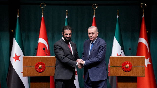 Le président turc Recep Tayyip Erdogan et son homologue syrien Ahmed al-Charaa, à Ankara, le 4 février 2025.