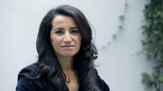 Lydia Guirous, ancienne porte-parole du parti d'opposition de droite français Les Républicains, pose le 21 septembre 2015 à Paris.