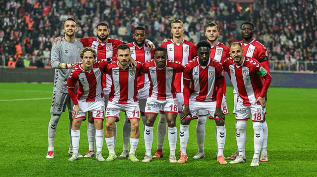 Samsunspor Süper Lig'de 3. sırada yer alıyor.