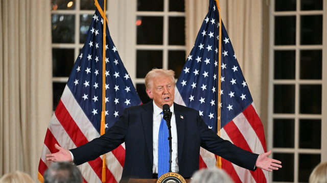 Le président américain Donald Trump organise un dîner pour les sénateurs républicains américains dans son centre de villégiature de Mar-a-Lago à Palm Beach, en Floride, le 7 février 2025.