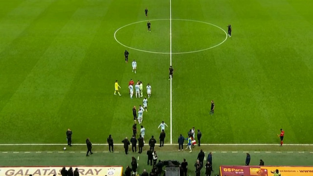Adana Demirspor'un soyunma odasına yöneldiği an.