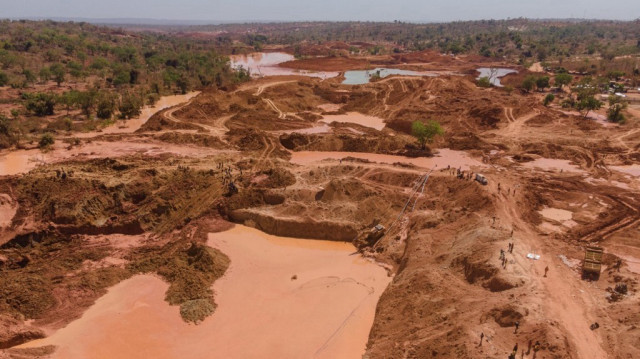 Une mine d'or artisanale à Danga au Mali.