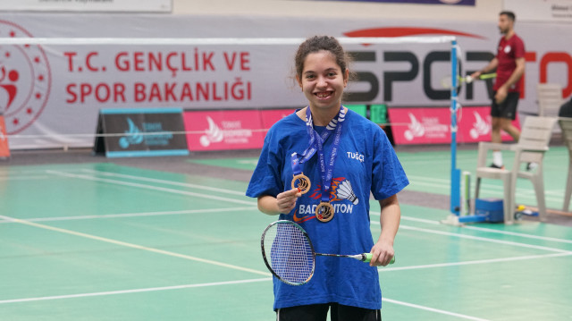 Para badminton SL4 kategorisinde yarışan 18 yaşındaki milli sporcu Tuğçe Çelik, ABD'nin Los Angeles şehrinde düzenlenecek 2028 Yaz Olimpiyatları'nda Türkiye'yi temsil edip başarılı olmayı hedefliyor.