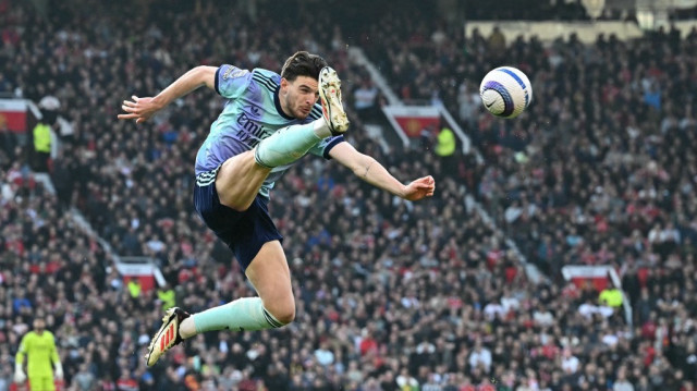 Le milieu de terrain d'Arsenal, Declan Rice, lors du match de Premier League entre Manchester United et Arsenal à Old Trafford, à Manchester, le 9 mars 2025.