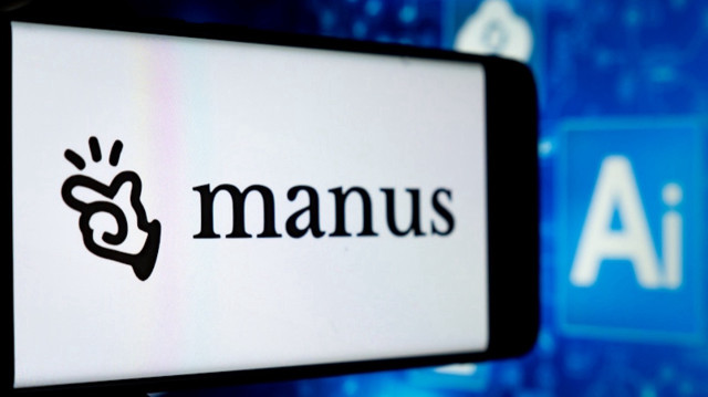 Manus est censé pouvoir accomplir des tâches en ligne, comme acheter une propriété ou éditer un podcast, selon son site officiel.