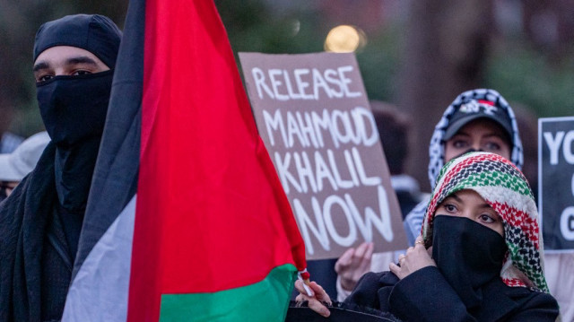 Des manifestants se rassemblent au Gracie Manion pour demander la libération de Mahmoud Khalil, le 11 mars 2025 à New York.