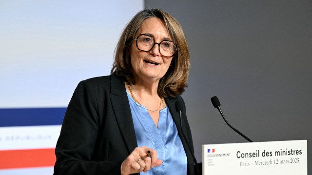 La ministre déléguée française et porte-parole du gouvernement, Sophie Primas, s'adresse à la presse à l'issue du conseil des ministres hebdomadaire, le 12 mars 2025 à Paris.