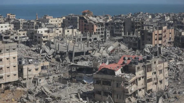انهيار جزئي لبناية في غزة وإخلاء بنايات مجاورة تحسبًا لانهيارات