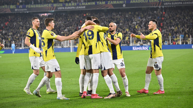 Fenerbahçeli oyuncular, Djiku'nun Rangers'a attığı gol sonrası böyle sevinmişti.