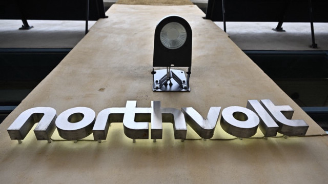 Le logo de Northvolt est visible dans les bureaux de l'entreprise à Stockholm, en Suède, après l'annonce de la faillite de l'entreprise, le 12 mars 2025.