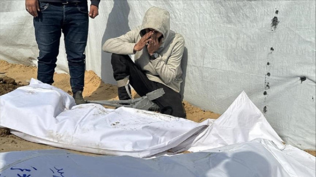 غزة.. بدء نقل جثامين فلسطينيين من "مستشفى الشفاء" إلى مقابر رسمية
