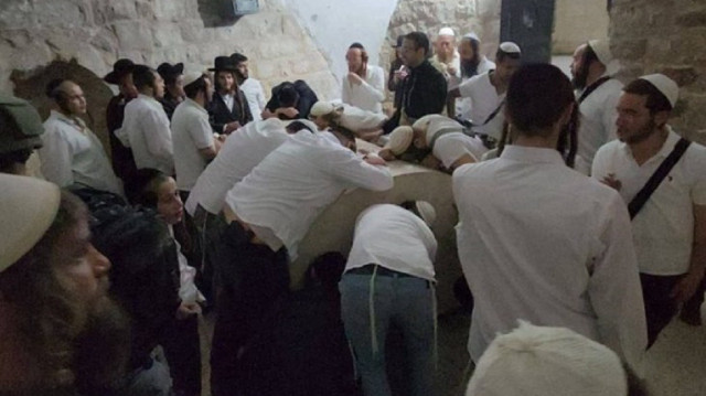 نابلس.. مستوطنون يقتحمون "قبر يوسف" بحماية الاحتلال الإسرائيلي