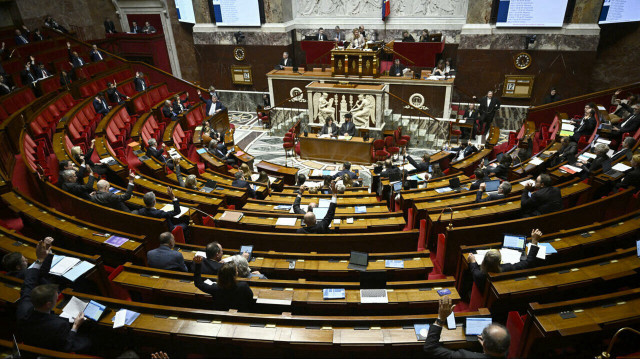 L'hémicycle s'est montré divisé lors des débats, parfois houleux aussi bien sur cette question, que sur celle de la construction de la défense européenne ou encore du soutien au processus d'adhésion de l'Ukraine au bloc des Vingt-Sept.