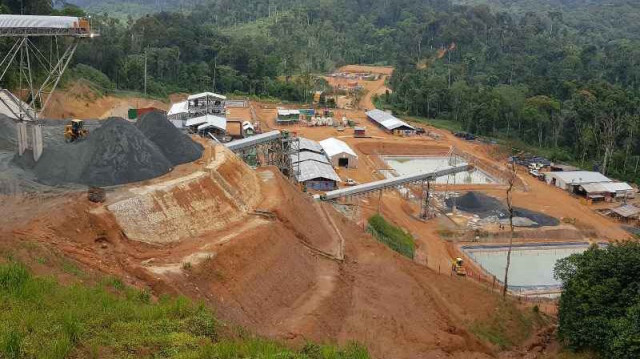 L'entreprise minière Alphamin a suspendu ses activités dans la mine d'étain de Bisie, la troisième au monde en terme de production, face à l'avancée de groupes armés dans l'est de la RDC.(communiqué)