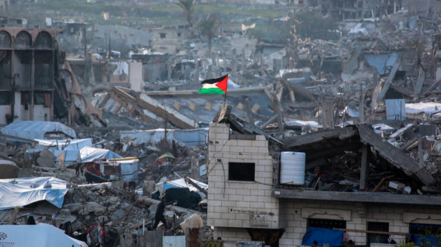 Le porte-parole du Hamas, Hazem Qassem, a affirmé que le mouvement abordait ces discussions afin d’assurer “la mise en œuvre de toutes les phases du cessez-le-feu pour mettre fin à la guerre, retirer les forces israéliennes et reconstruire l’enclave”.