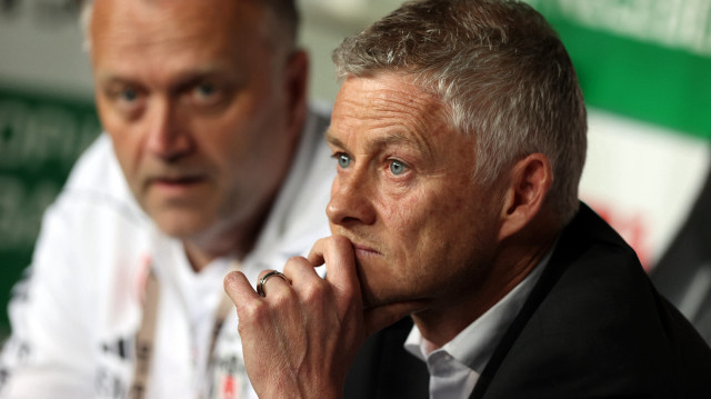 Beşiktaş Teknik Direktörü Solskjaer, TÜMOSAN Konyaspor maçındaki performanstan dolayı yedek kulübesinde oldukça memnuniyetsiz bir görüntü çizdi.