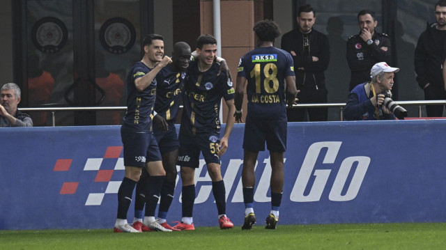 Kasımpaşalı futbolcuların gol sevinci.
