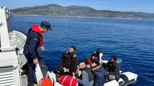 Düzensiz göçmenler, işlemlerinin ardından İl Göç İdaresi Müdürlüğüne gönderildi.