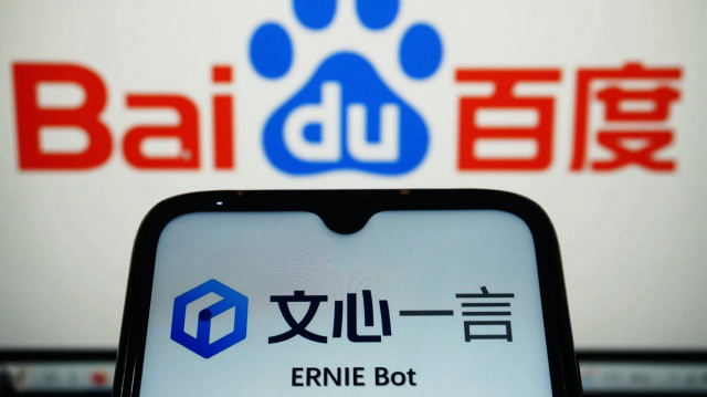 Baidu affirme qu'Ernie 4.5 "surpasse" GPT-4.5 d'OpenAI dans plusieurs benchmarks, tandis qu'Ernie X1 offre des capacités améliorées en compréhension, planification et raisonnement.