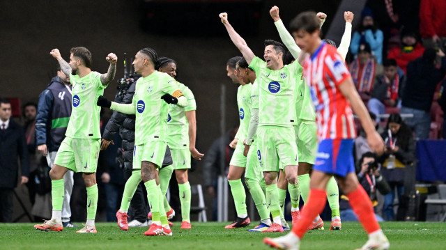 Atletico Madrid ile Barcelona takımları Madrid'deki Riyadh Air Metropolitano Stadı'nda karşı karşıya geldi. Karşılaşmayı kazanan Barcelona takımının futbolcuları sevinç yaşadı.