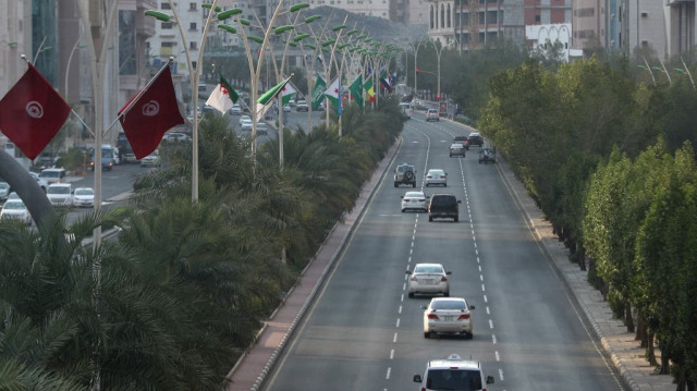 Les importations ont grimpé de 10,2 % en Tunisie, atteignant 13,6 milliards de dinars, principalement en raison de la hausse des achats de matières premières, demi-produits, produits de consommation et alimentaires.