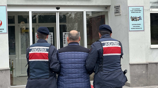FETÖ'den ihraç imam, saklandığı evde yakalandı.