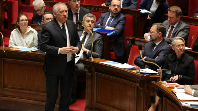 Le Premier ministre français François Bayrou assiste à une séance de questions au gouvernement à l'Assemblée nationale, la chambre basse du Parlement français, à Paris, le 18 mars 2025.