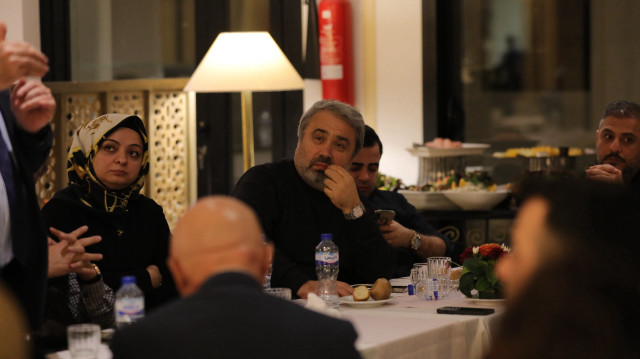 Sous la direction de M. Ali Bayramoğlu, ancien président de MÜSİAD, et de M. Fatih Canpolat, président du Comité des secteurs Textile, Cuir et Prêt-à-Porter, une délégation d'entrepreneurs turcs s'est rendue en Tunisie le 15/02/2025 dans le but de renforcer les échanges économiques et d'explorer de nouvelles opportunités de collaboration dans des secteurs stratégiques tels que le textile, l'énergie et le tourisme.