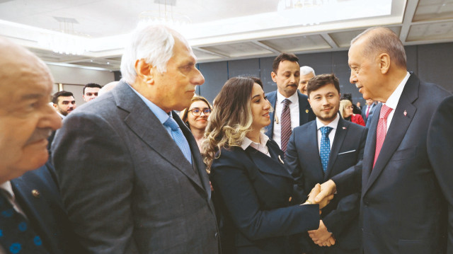 Erdoğan, AK Parti Konferans Salonu'nda, partisinin önceki dönem milletvekilleriyle iftarda bir araya geldi.