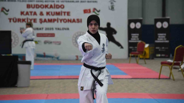 Ayşe Sude Akyüz kürsüde zirvede yer aldı.