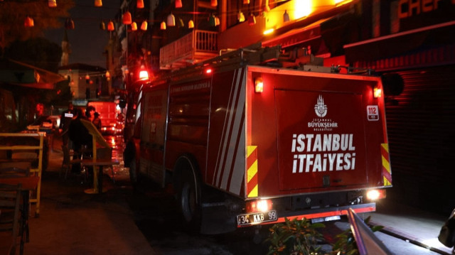 Zeytinburnu'nda kılıf imalathanesinde yangın