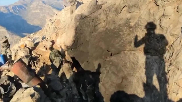 Terör örgütü PKK/YPG mensubunun teslim olma görüntüleri ortaya çıktı