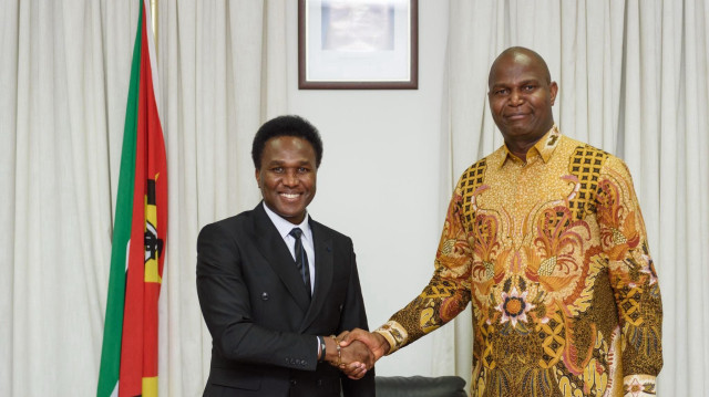 Le Président mozambicain Daniel Chapo, a reçu l'opposant Venâncio Mondlane, à Maputo, au Mozambique, le 23 mars 2025.