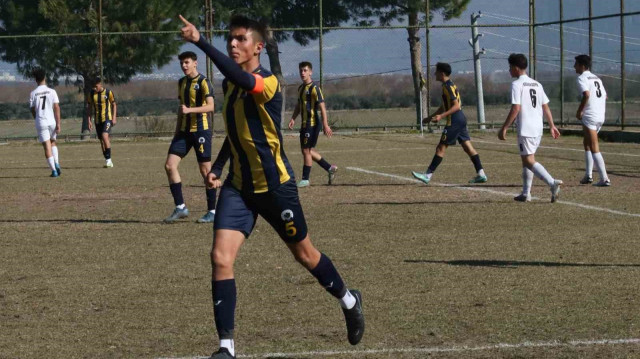 Göktürk Efe Görgün, 2024-2025 sezonunda U-17 formasıyla 19 maça çıkarken, 2 de gol atmayı başardı.