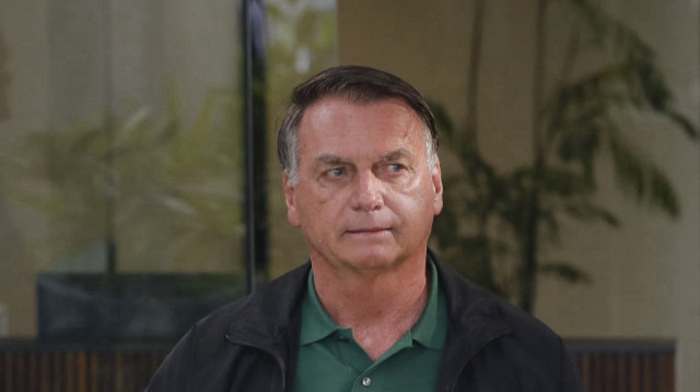 L'ancien président du Brésil Jair Bolsonaro (2019-2022) arrive à l'aéroport de Brasilia le 25 mars 2025. La Cour suprême du Brésil déterminera le 25 mars 2025 si l'ancien président d'extrême droite Jair Bolsonaro doit être jugé pour avoir prétendument organisé une tentative de coup d'État après avoir perdu les élections en 2022.