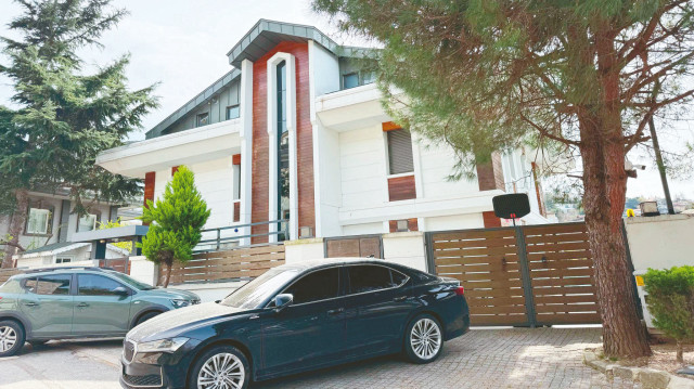 Yeni Şafak, Ongun’un oturduğu aylık 300 bin lira kirası olan lüks villayı görüntüledi.