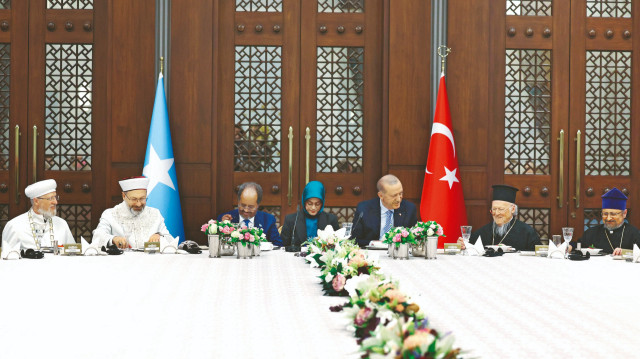 İftara, Türkiye’ye ziyarette bulunan Somali Cumhurbaşkanı Hasan Şeyh Mahmud da katıldı.