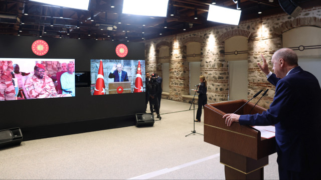 عبر اتصال مرئي.. أردوغان يشارك بافتتاح مسجد يحمل اسمه في غينيا