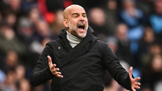 L'entraîneur espagnol de Manchester City, Pep Guardiola, réagit lors du match de Premier League anglaise entre Manchester City et Brighton and Hove Albion au stade Etihad de Manchester, dans le nord-ouest de l'Angleterre, le 15 mars 2025.
