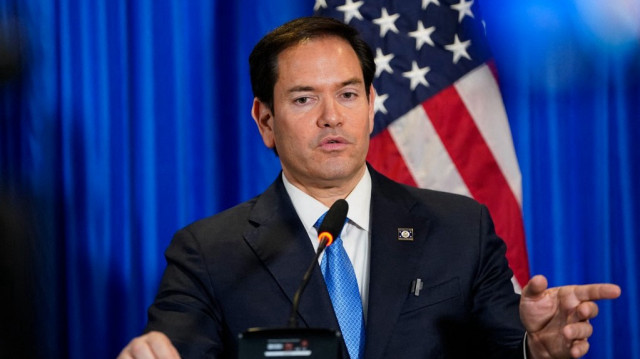 Le secrétaire d'État américain Marco Rubio s'exprime lors d'une conférence de presse avec le président du Suriname Chan Santokh (hors photo), à Paramaribo, au Suriname, le 27 mars 2025.
