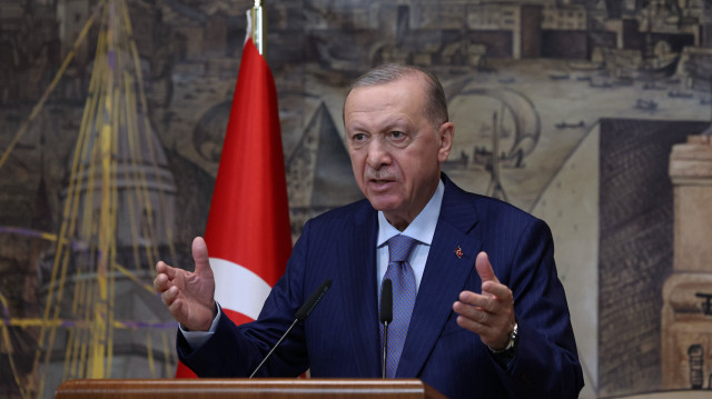 L'inauguration de la mosquée en Guinée, en présence du président turc Recep Tayyip Erdogan par vidéoconférence depuis son bureau du palais Dolmabahce, à Istanbul.
