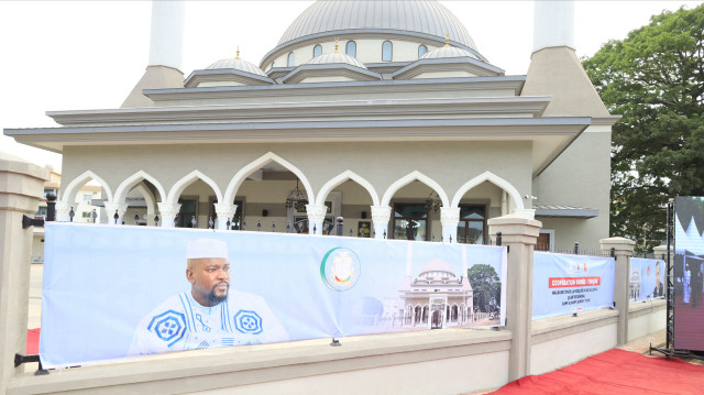 Albayrak İnşaat a inauguré la mosquée, Recep Tayyip Erdogan, dans la caserne militaire Samory Touré à Conakry, en Guinée, le 28 mars 2025.